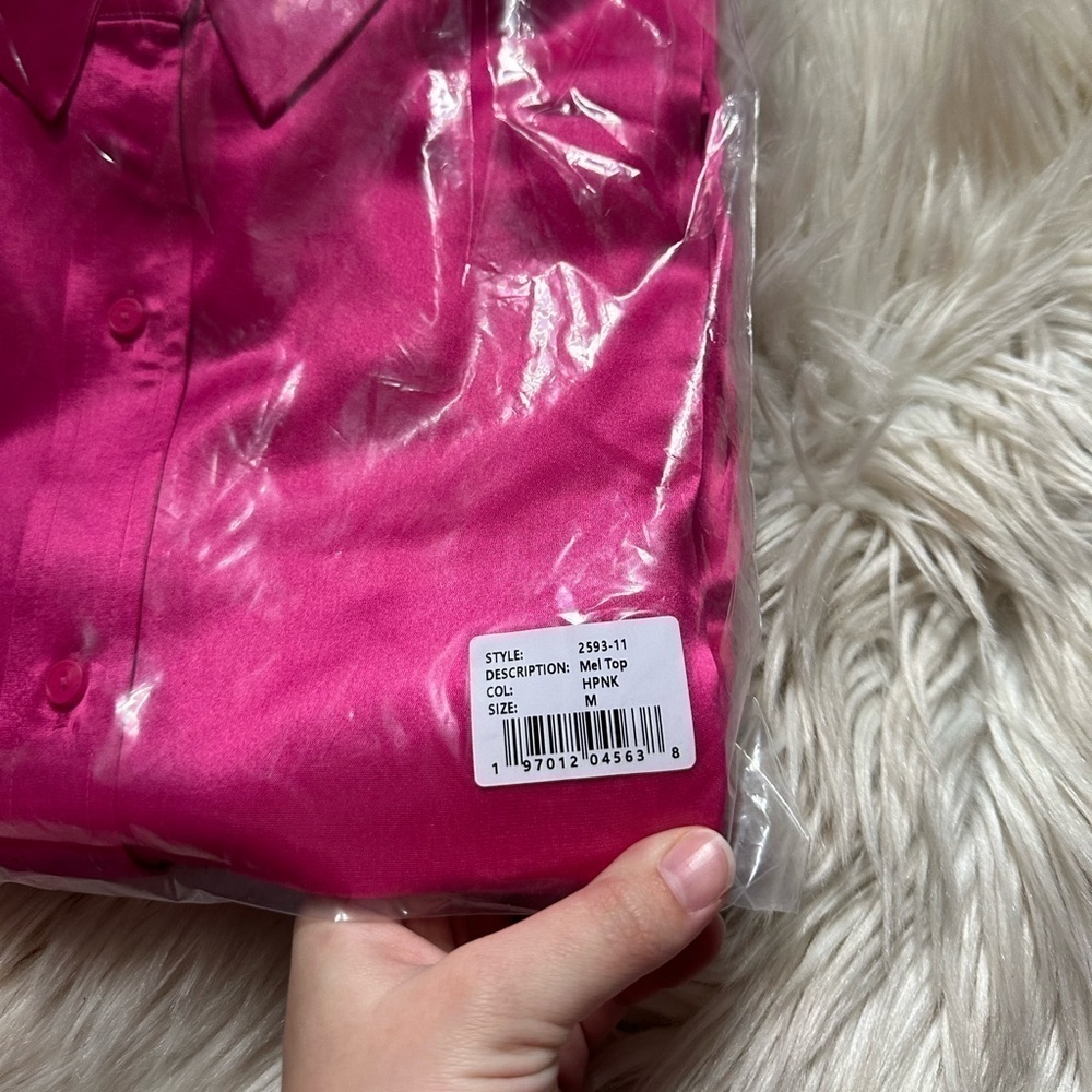 SER.O.YA Mel Top In Hot Pink - Picture 5 of 5